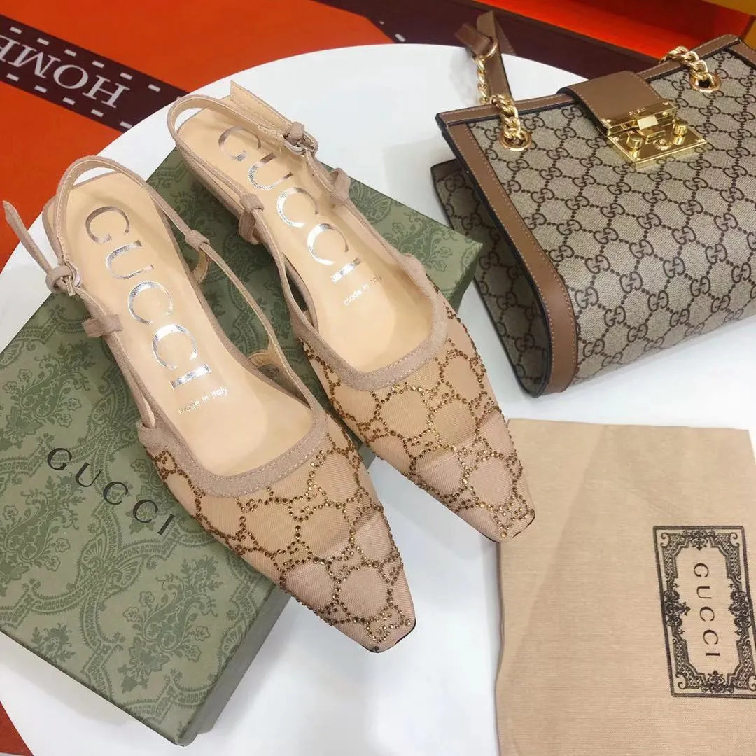 👟👟Ex-factory price 460👟👟 Gucci & Vintage 2025 spring new style second-hand original fabric/hot diamond mesh sandals, this series of sandals are so beautiful, you must buy them, Vintage things are like this, the longer they are, the more they taste👍🏻They are very elegant on the feet. Upper: Original Logo fabric Foot pads: Sheepskin Heel height: 4.5cm Sole: Genuine leather outsole Size: 34-41 (40 and 41 custom-made, non-refundable and non-exchangeable, with full set of packaging)